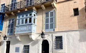 Prestigious Pied A Terre Wignacourt With Views